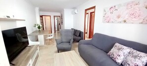 Smart TV - 3 bedroom apartment in San Luis de Sabinillas (San Luis de Sabinillas)