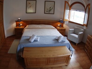 4 عدّة غرف نوم ومكواة/لوح كي وسرير سفر وواي فاي مجانًا