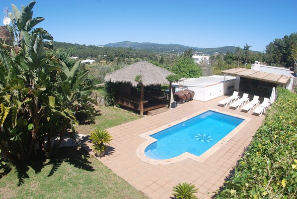 حمّام سباحة خارجي