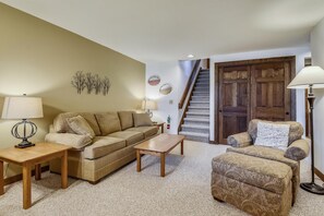 Appartamento, 1 letto queen con divano letto (Sunrise West Glade K1) | Area soggiorno