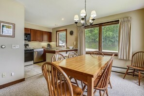 Condo, 1 Queen Bed with Sofa bed (Sunrise West Glade K1) | Dining - Sunrise West Glade K1 (Killington)