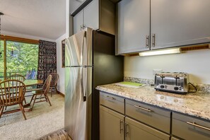 House, Multiple Beds (Sunrise Timberline C1) | Private kitchen - Sunrise Timberline C1 (Killington)