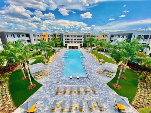 DISCOUNTED! Clean luxury suite near Mayo, Jax Beach, UF, St John’s Shopping CTR!