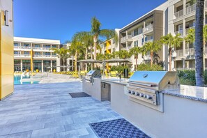 Terrace/patio - DISCOUNTED! Clean luxury suite near Mayo, Jax Beach, UF, St John’s Shopping CTR! (Jacksonville)