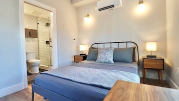 1 camera, una scrivania, Wi-Fi, lenzuola