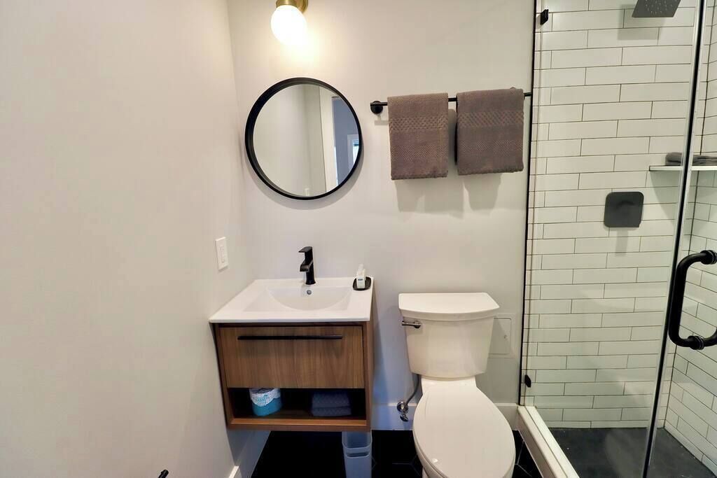 Shower, hair dryer, towels, shampoo
