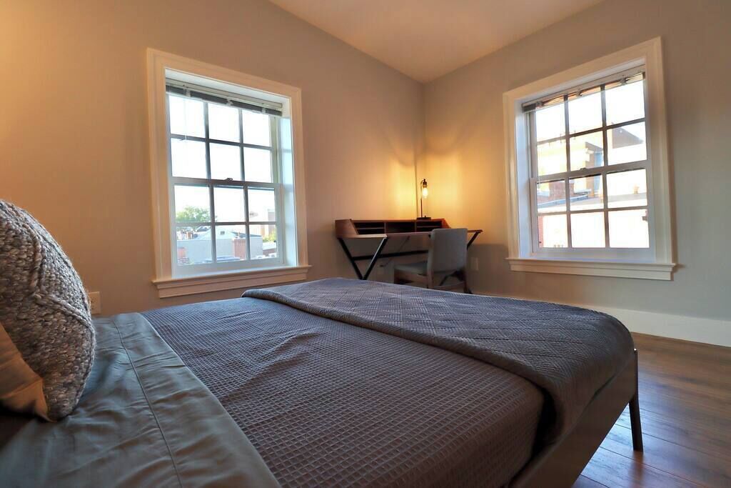 1 bedroom, desk, WiFi, bed sheets