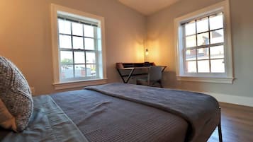 1 bedroom, desk, WiFi, bed sheets