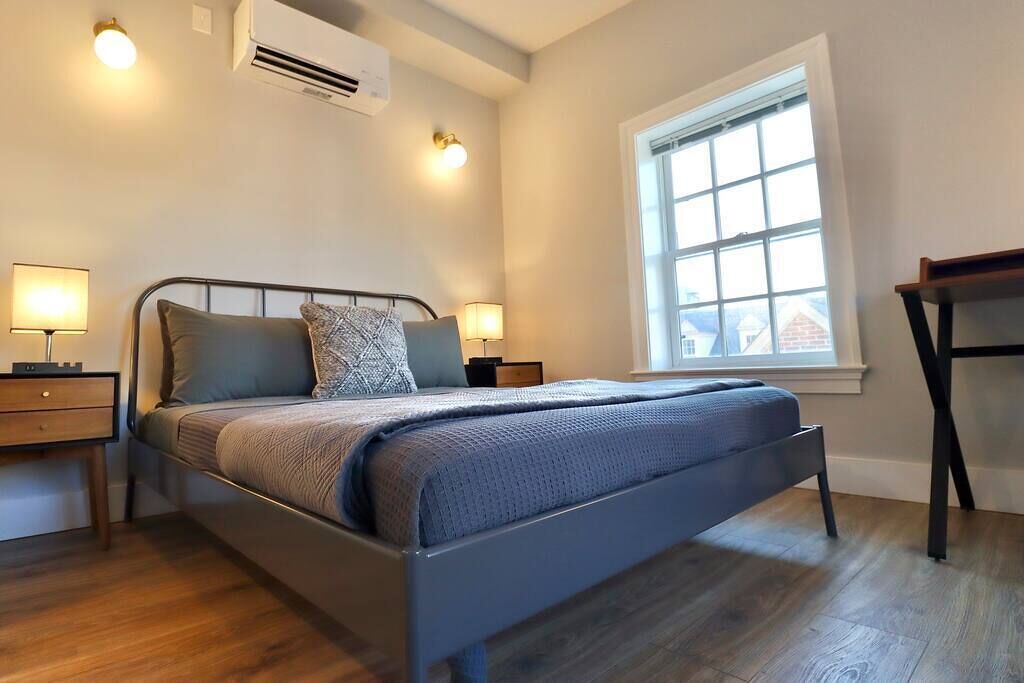 1 bedroom, desk, WiFi, bed sheets