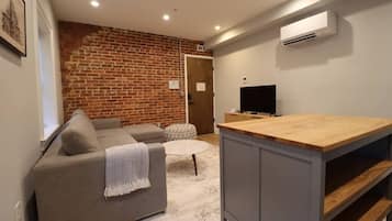 Flat-screen TV, streaming services, offices