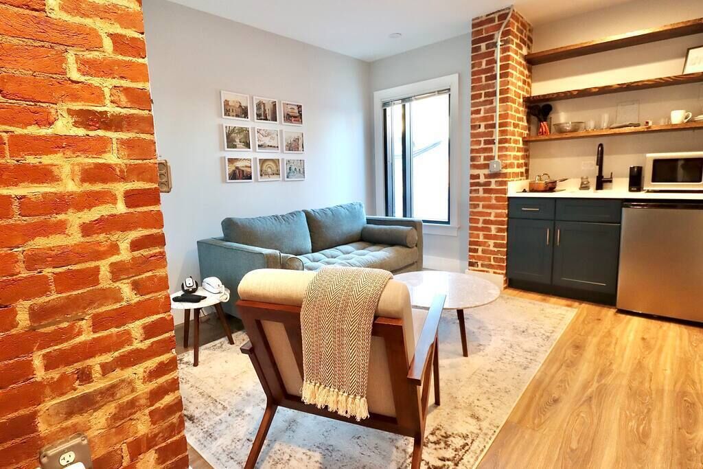 Flat-screen TV, streaming services, offices