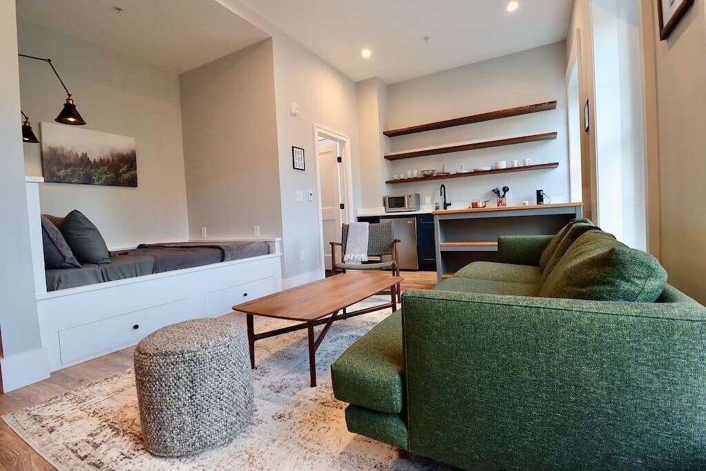 Televisión y oficina 