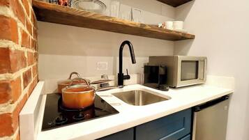 Fridge, microwave, stovetop, coffee/tea maker