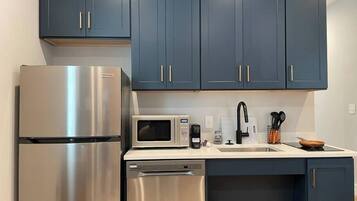 Cookware/dishes/utensils