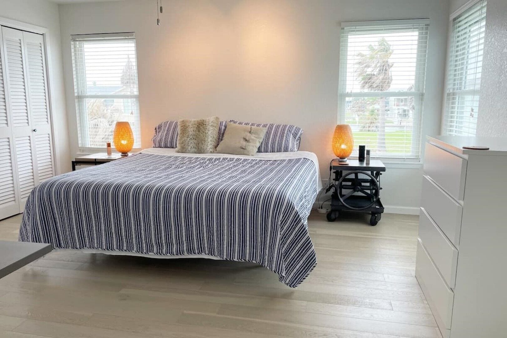 3 bedrooms, desk, iron/ironing board, travel crib