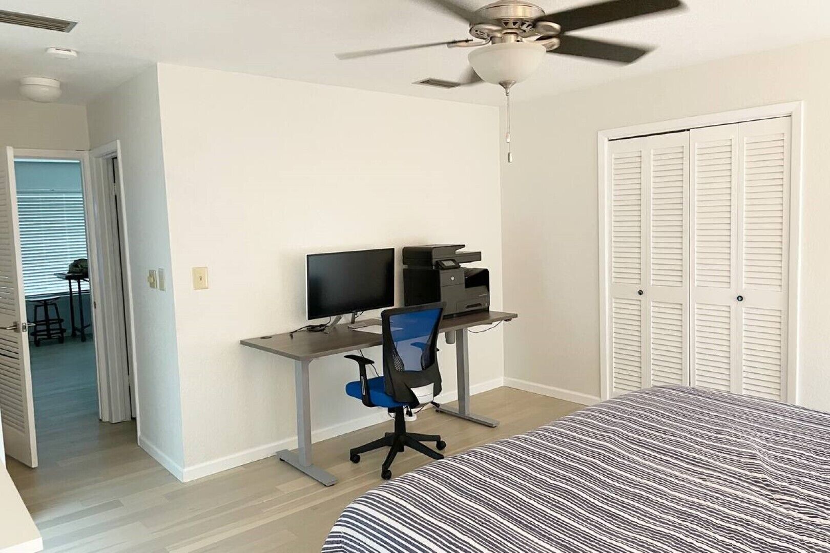 3 bedrooms, desk, iron/ironing board, travel crib