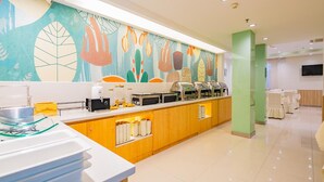 A modern breakfast bar with a colorful mural, buffet setup, and a clean, well-lit room. - Hanting Hotel Xi'an Datang Furong Garden (Xi'an)