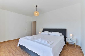 3 bedrooms, iron/ironing board, free WiFi, bed sheets