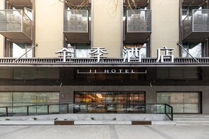 A hotel with a modern facade, large windows, and a visible entrance. - Ji Hotel (Xi'an)