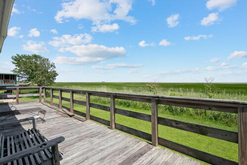Cottage Near The Bay!