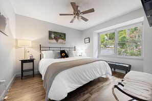 3 bedrooms, desk, iron/ironing board, free WiFi