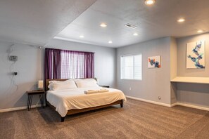 1 bedroom, iron/ironing board, free WiFi, bed sheets - Red Rocks, Golden, Denver, and Beyond! (Lakewood)