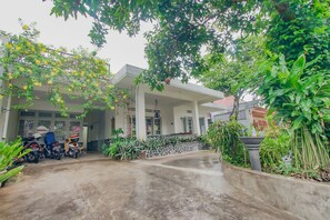 Exterior - OYO 3371 Omah Saras (Malang)