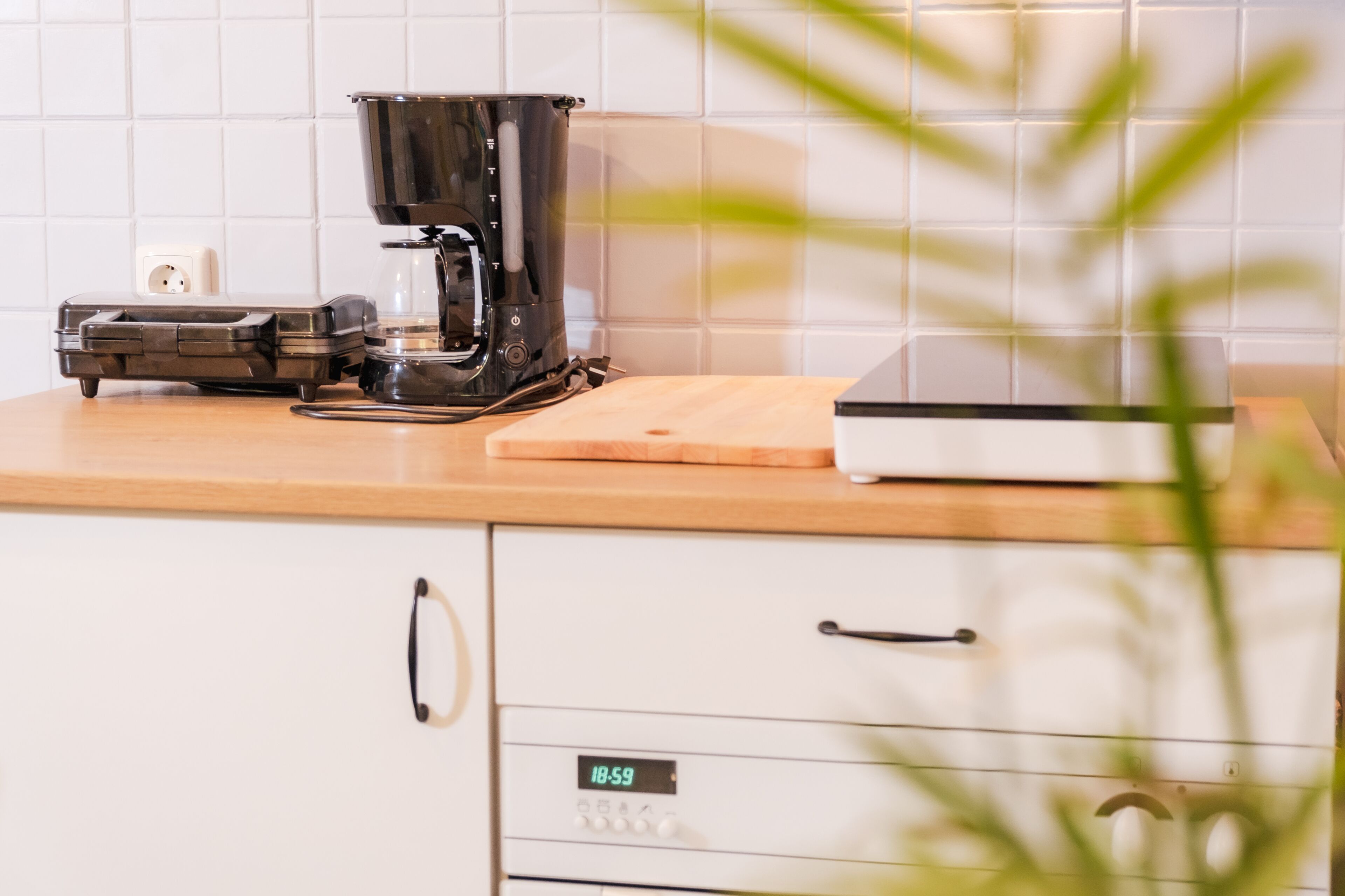 Microondas, horno, placa de cocina, lavavajillas