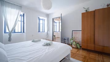 2 habitaciones, tabla de planchar con plancha, wifi y ropa de cama