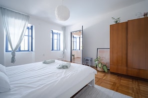 2 chambres, fer et planche à repasser, Wi-Fi, draps fournis