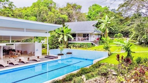 Alberca al aire libre