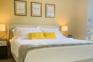 3 bedrooms, iron/ironing board, free WiFi, bed sheets - 3 Bedroom Stylish Townhouse in a quite neighbourhood within town (Dawson Creek)