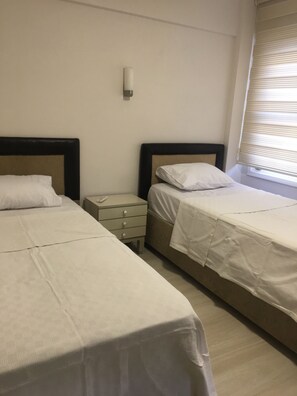 Twin Room | Egyptian cotton sheets, premium bedding, desk, free WiFi