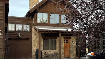 المنشأة من الخارج