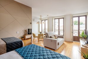 2 bedrooms, iron/ironing board, WiFi, bed sheets - Douro Golden Studio - with balcony & Wi-Fi (Porto)