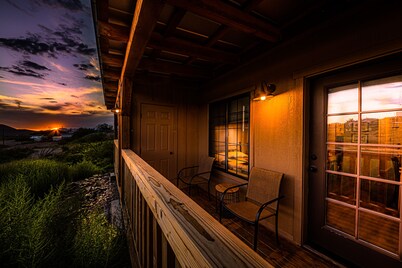 *Pet Friendly*on Allen Street, VIEWS! Free WIFI- Miners Cabin #5 (2 double beds)