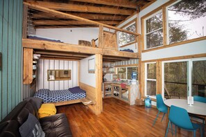 2 bedrooms, desk - Firefly Suite ~ Quaint Off Grid Cabin (Stanton)