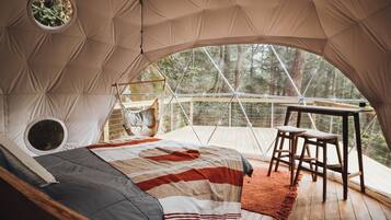 1 bedroom, desk, bed sheets