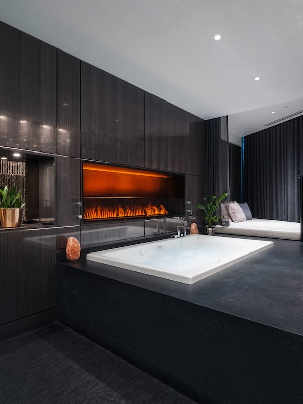 Couples treatment rooms, hot tub, steam room, body treatments