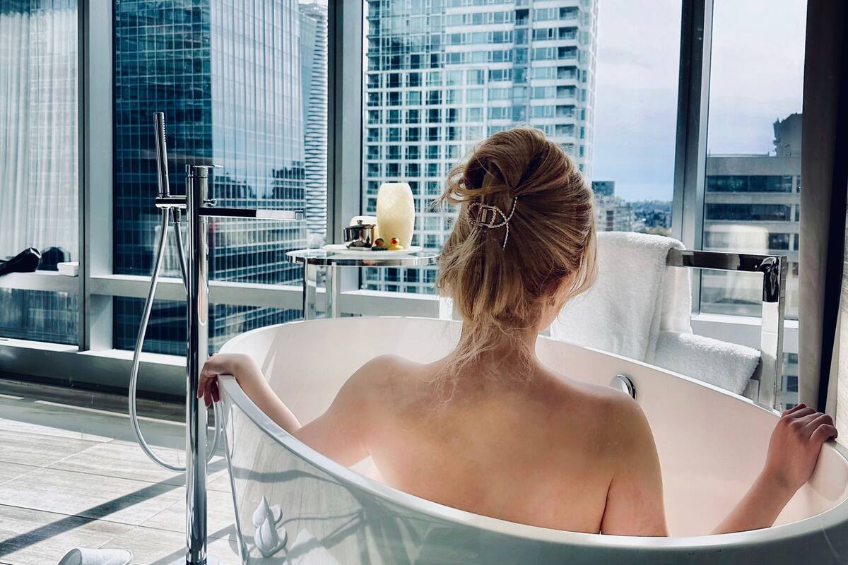 deep-soaking bathtub