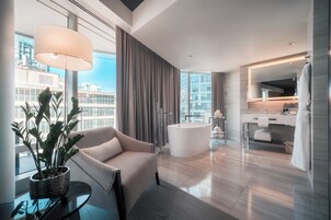 Paradox Signature King (Balcony + Bath) | Bathroom