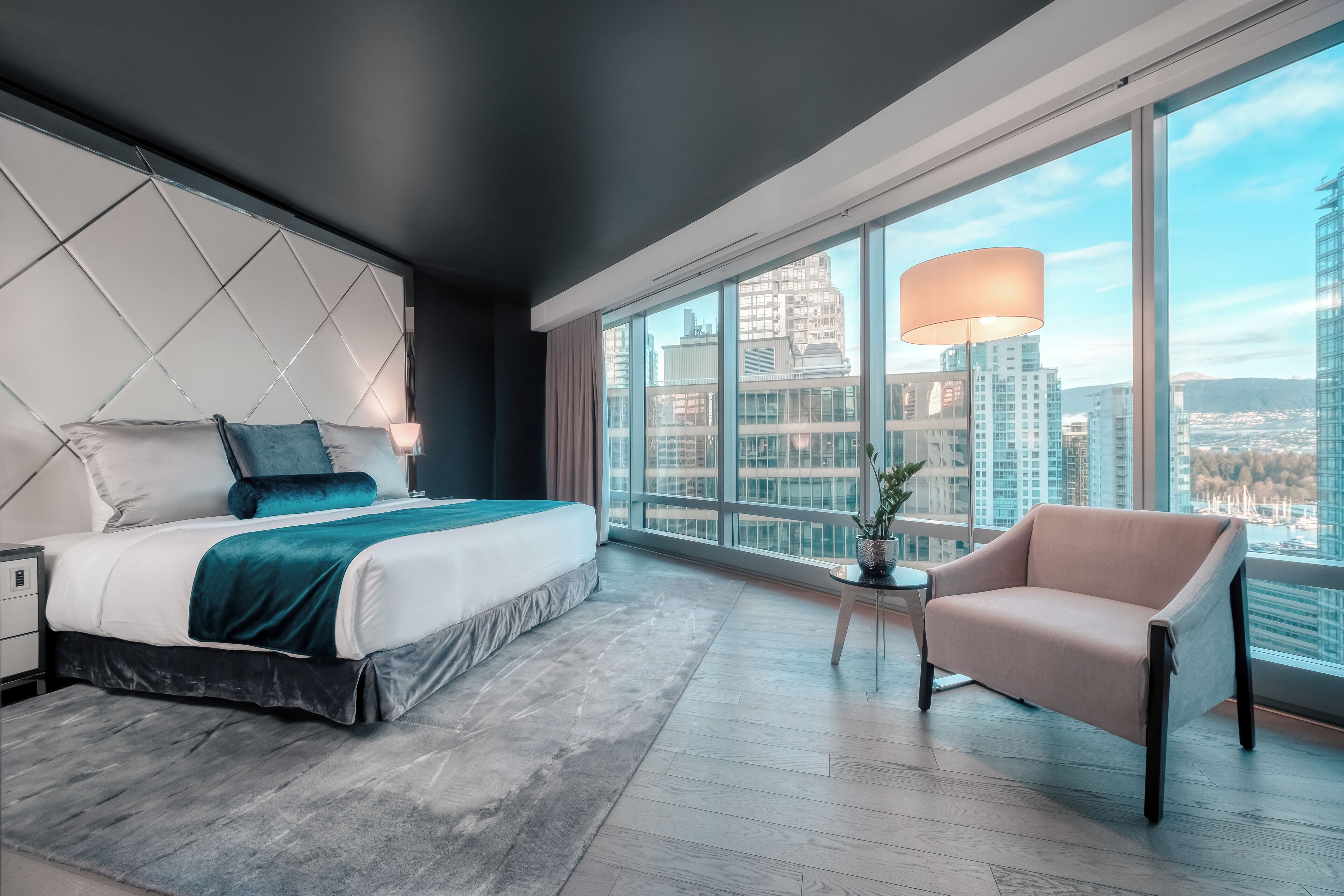 paradox king + bath | 1 bedroom, minibar, in-room safe, individually decorated