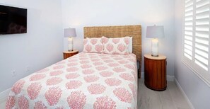 2 bedrooms, WiFi - New Caribbean home.  Resort access to pool (Islamorada)