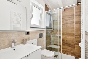 Hair dryer, towels
