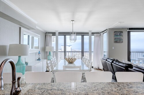 Penthouse with an Amazing views!