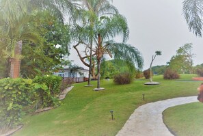 المنطقة المحيطة بالمنشأة