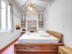 2 quartos, ferros/tábuas de passar roupa, Wi-Fi, roupa de cama