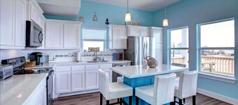 Beautiful quiet beach home, short walk to the beach.