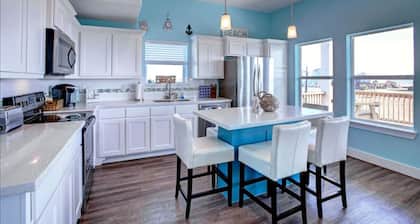 Beautiful quiet beach home, short walk to the beach.