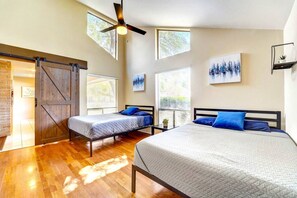 6 bedrooms, desk, iron/ironing board, travel cot